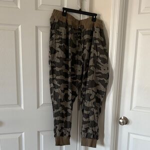 Kut From The Kloth Plus Camo Joggers